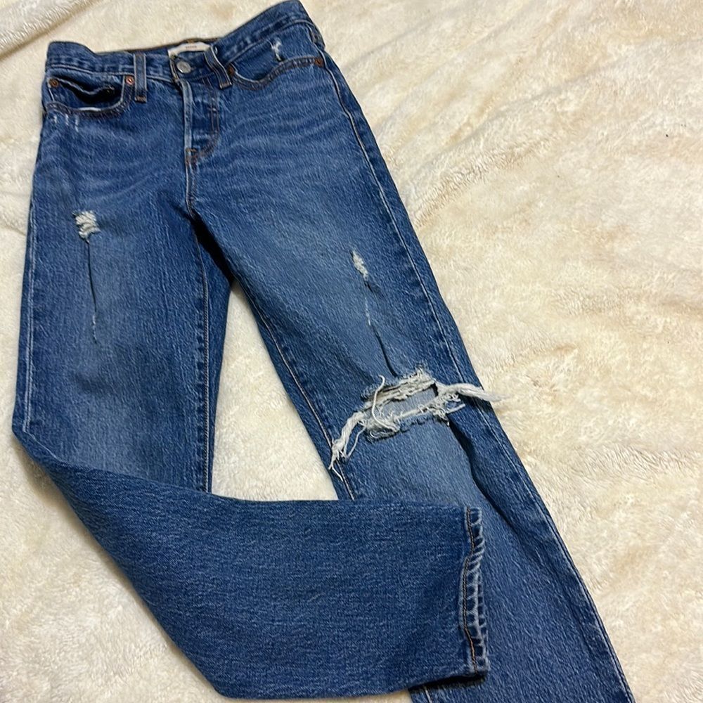 Levi’s Wedgie distressed jeans